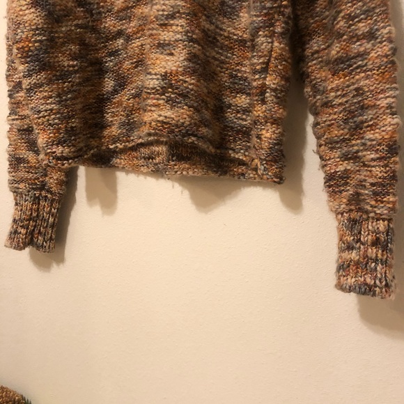 Universal Thread Sweater - Picture 4 of 6